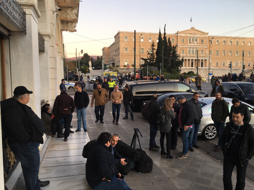 Συνάντηση «Βig 4»: «Χαμός» από δημοσιογράφους και κάμερες έξω από το ξενοδοχείο 