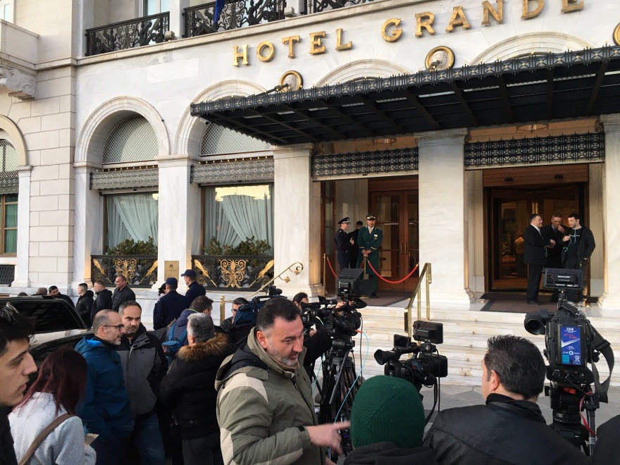 Συνάντηση «Βig 4»: «Χαμός» από δημοσιογράφους και κάμερες έξω από το ξενοδοχείο 