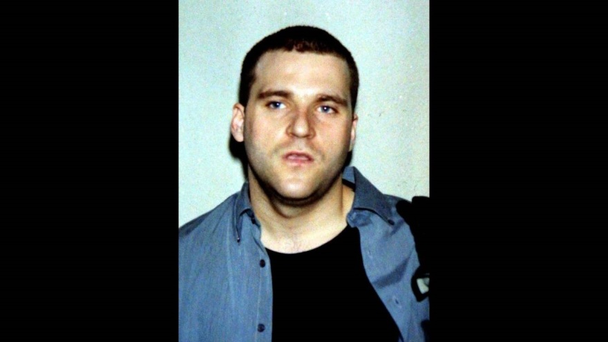 Κώστας Πάσσαρης: Ο ισοβίτης που «τρέχει» τους Ρουμάνους