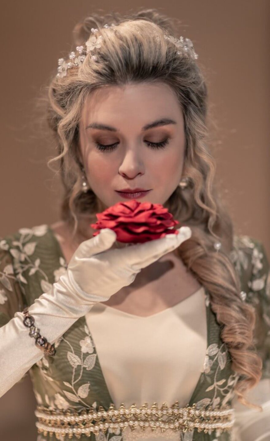 «Περηφάνια και προκατάληψη»: Πρεμιέρα στο θέατρο «Αλκυονίς», τη νύχτα των ερωτευμένων