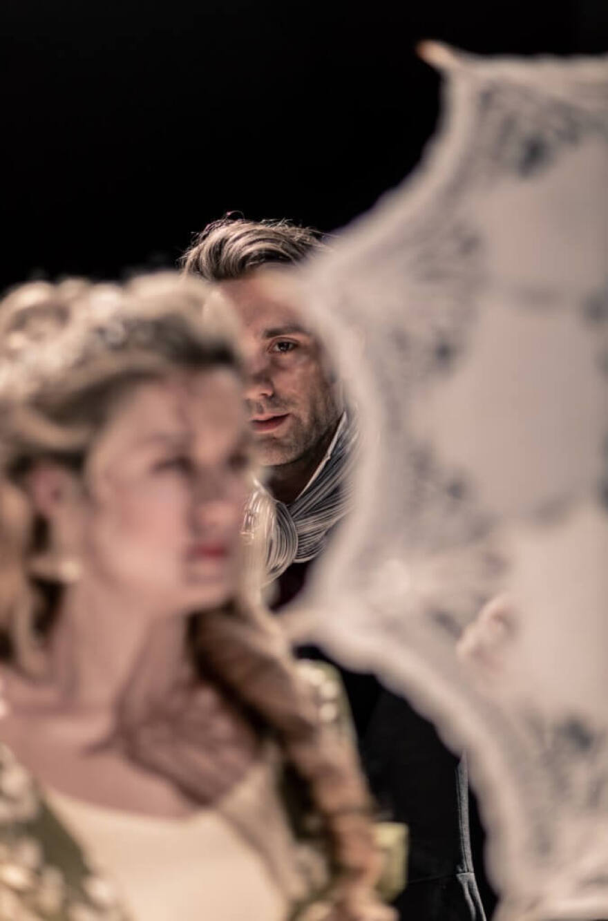 «Περηφάνια και προκατάληψη»: Πρεμιέρα στο θέατρο «Αλκυονίς», τη νύχτα των ερωτευμένων