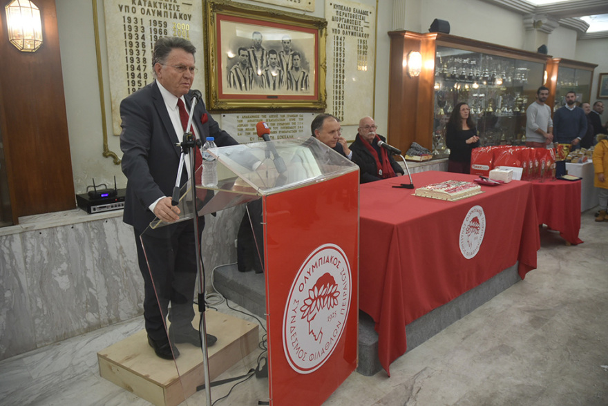 Ο Σοφοκλής Ξυνής βράβευσε τις Ακαδημίες του ΟΛΥΜΠΙΑΚΟΥ Σ.Φ.Π.