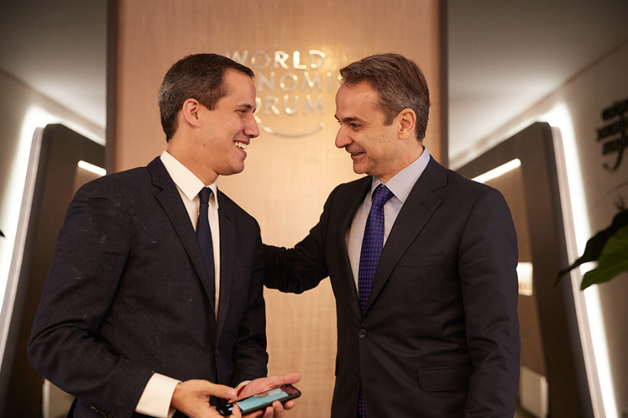 Η selfie του Γκουαϊδό στη συνάντηση με τον Μητσοτάκη - Δείτε βίντεο