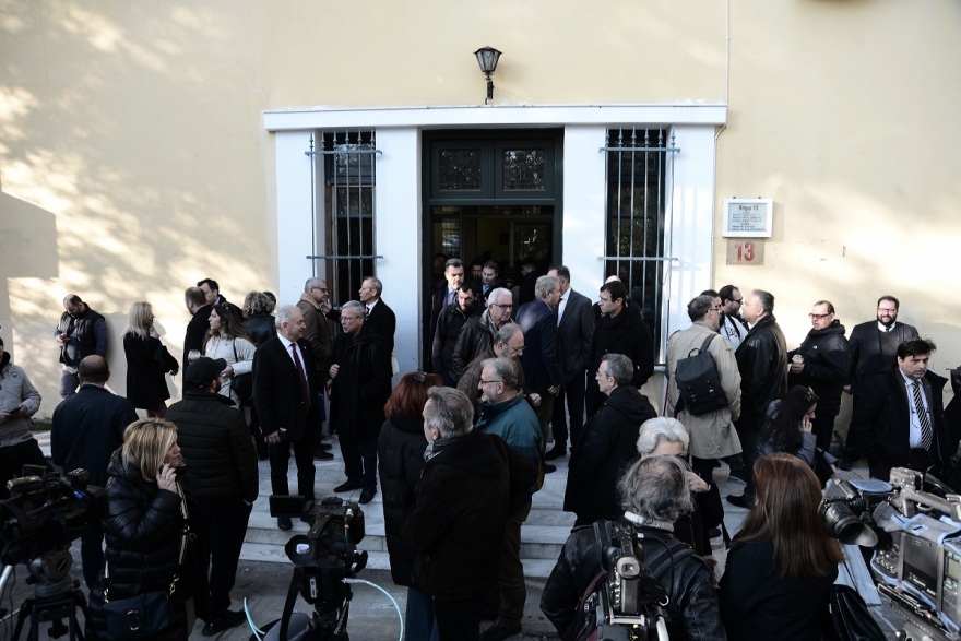 Δίκη για την τραγωδία στη Μάνδρα: Ζητούν από τη δικαιοσύνη «να κάνει το χρέος της» οι συγγενείς των θυμάτων