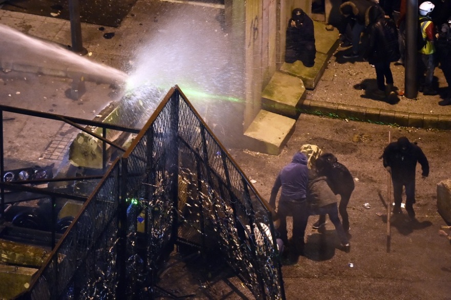 Λίβανος: Βίαιες συγκρούσεις διαδηλωτών με αστυνομικούς στο κέντρο της Βηρυτού