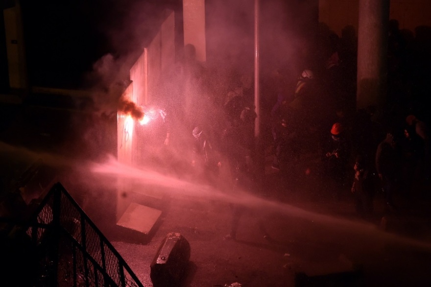 Λίβανος: Βίαιες συγκρούσεις διαδηλωτών με αστυνομικούς στο κέντρο της Βηρυτού