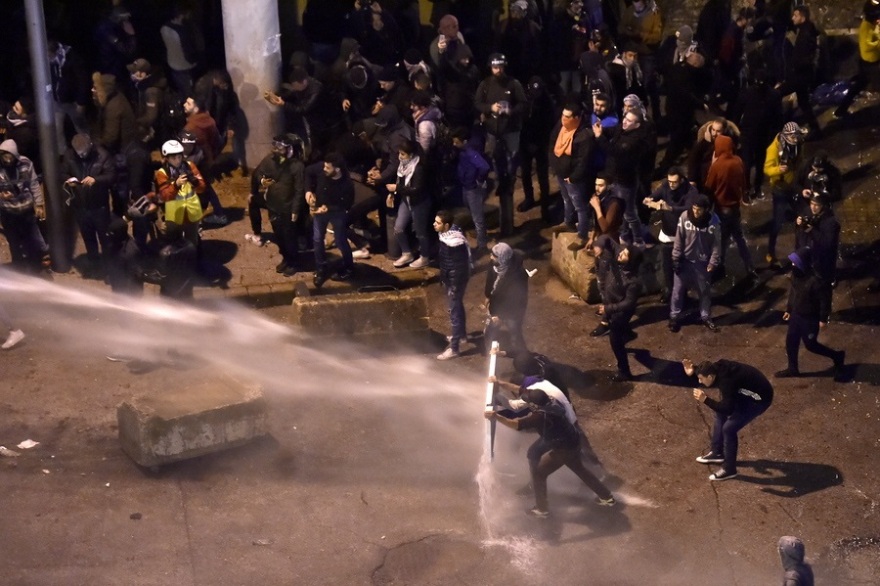 Λίβανος: Βίαιες συγκρούσεις διαδηλωτών με αστυνομικούς στο κέντρο της Βηρυτού