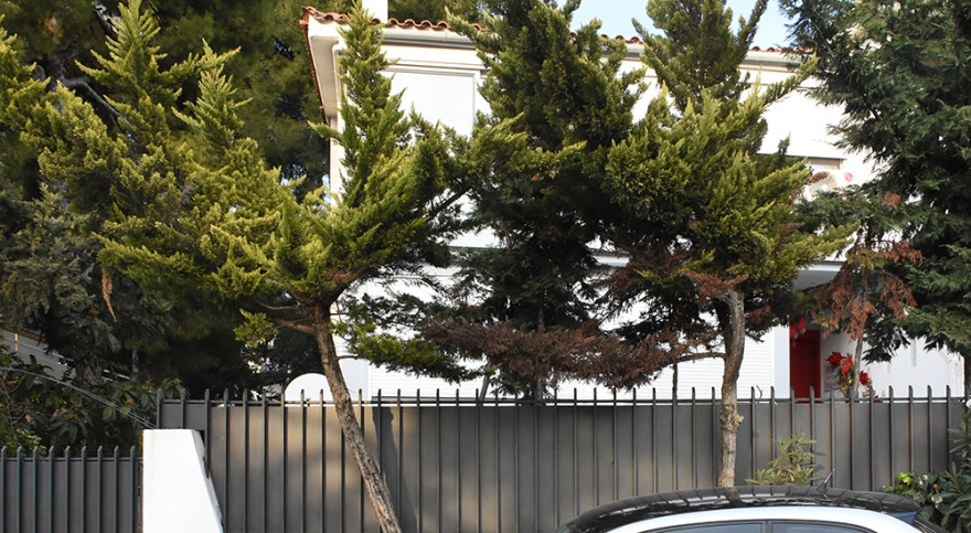 Τρόμος για την Καίτη Γαρμπή και τον Διονύση Σχοινά: Ένοπλοι μπήκαν σπίτι τους, τους έδεσαν και τους λήστεψαν 