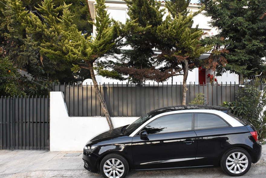 Τρόμος για την Καίτη Γαρμπή και τον Διονύση Σχοινά: Ένοπλοι μπήκαν σπίτι τους, τους έδεσαν και τους λήστεψαν 