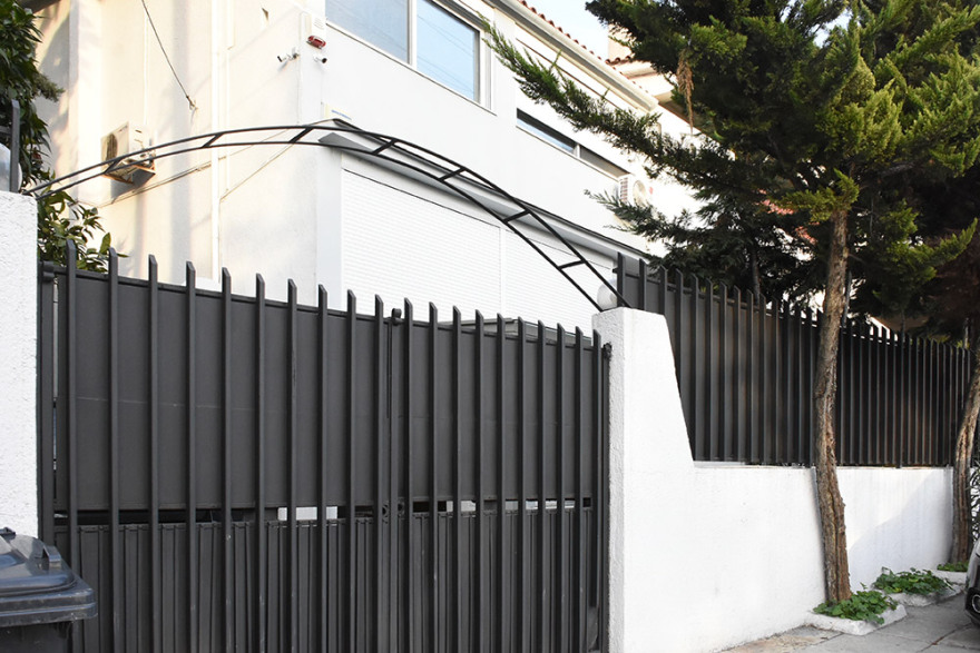 Τρόμος για την Καίτη Γαρμπή και τον Διονύση Σχοινά: Ένοπλοι μπήκαν σπίτι τους, τους έδεσαν και τους λήστεψαν 