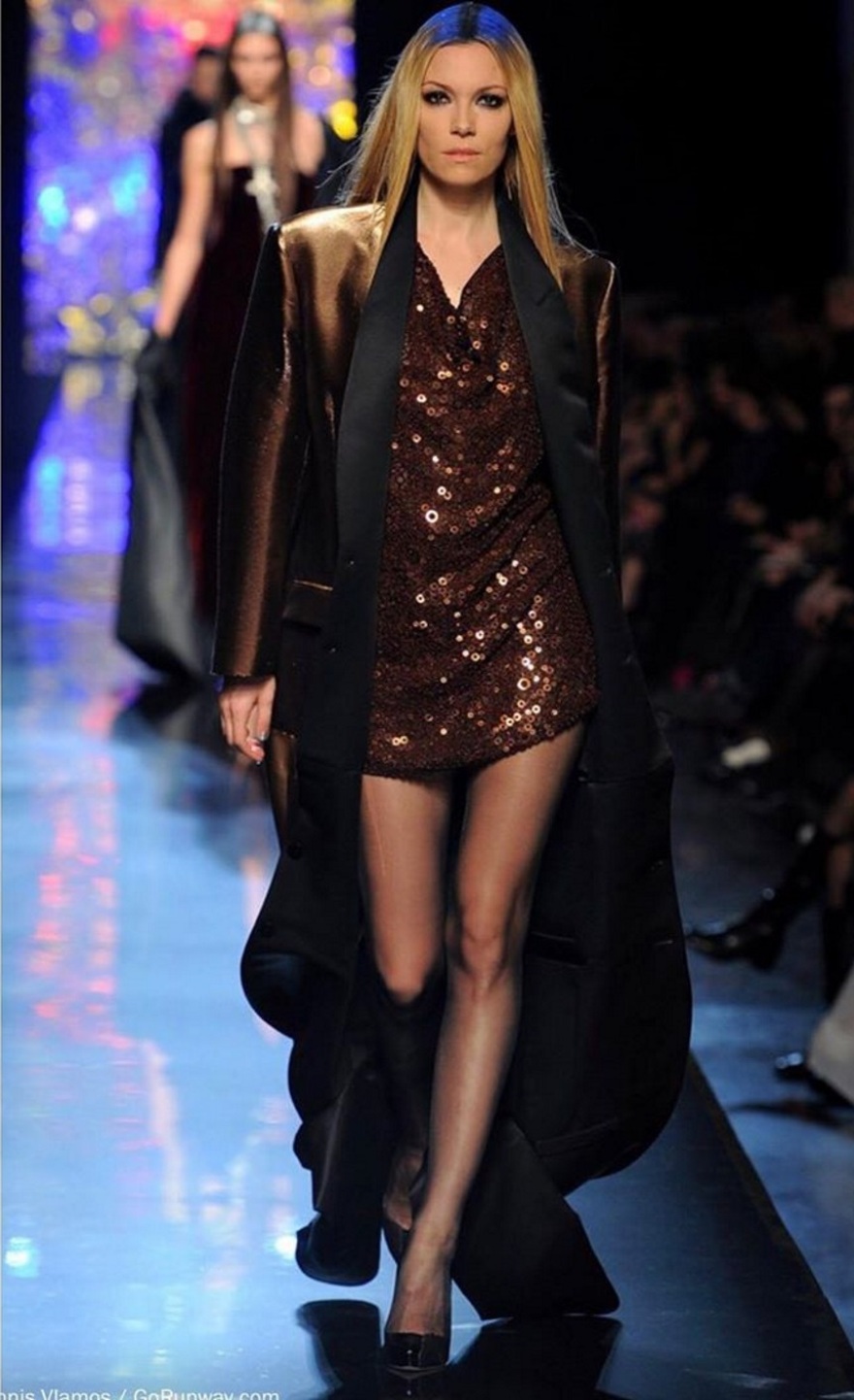 Η Βίκυ Καγιά στην πασαρέλα του Ζαν Πολ Γκοτιέ