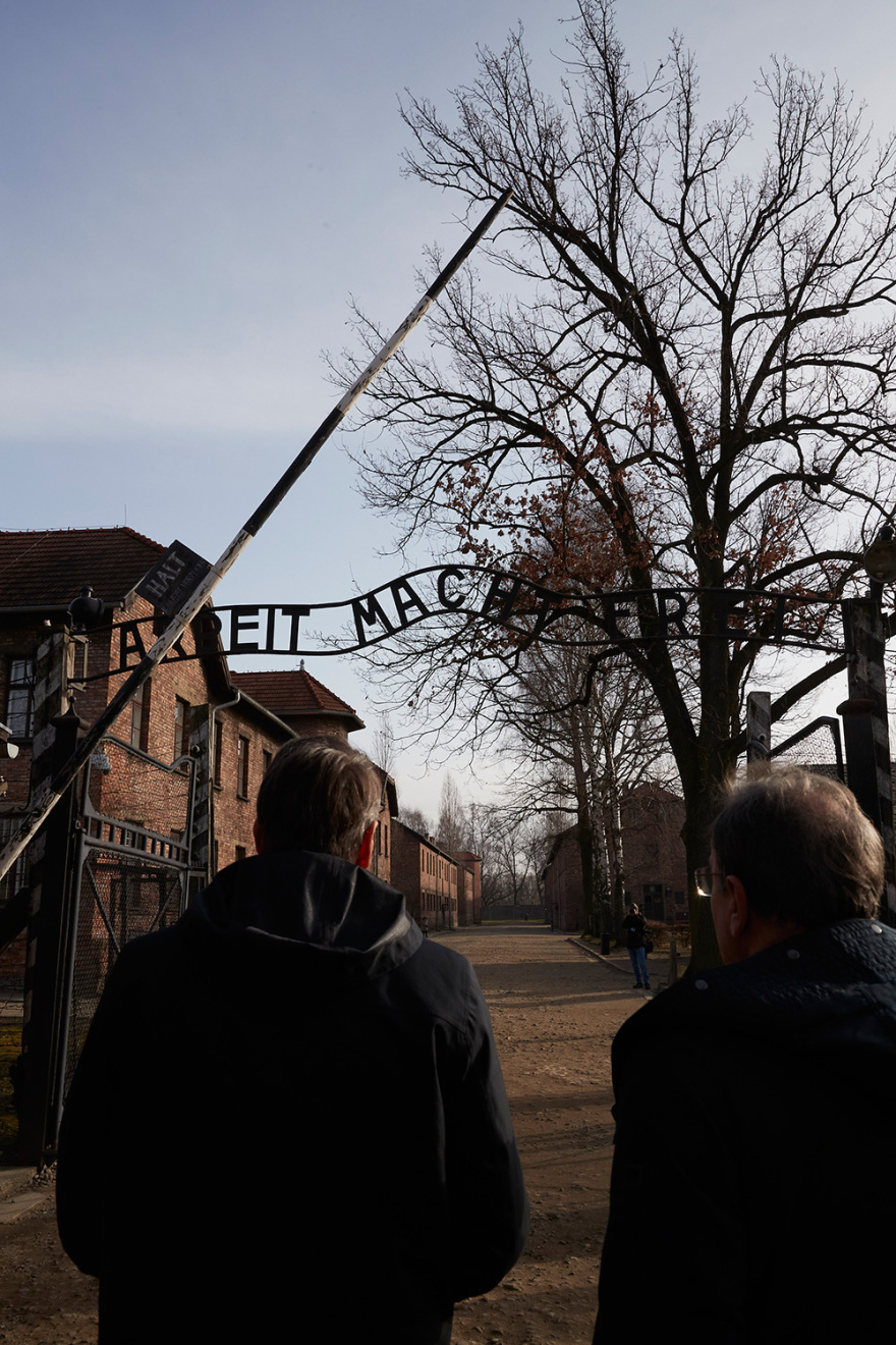 Μητσοτάκης από το Άουσβιτς: Ποτέ ο κόσμος να μην ξαναζήσει τέτοια ανείπωτη τραγωδία