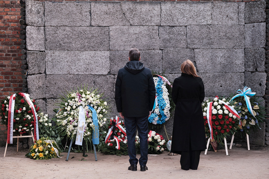 Μητσοτάκης από το Άουσβιτς: Ποτέ ο κόσμος να μην ξαναζήσει τέτοια ανείπωτη τραγωδία