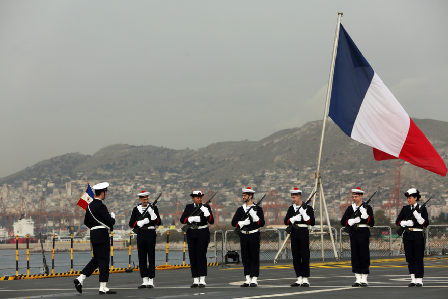 Στον Πειραιά το γαλλικό ελικοπτεροφόρο «Dixmude» - Δείτε εικόνες