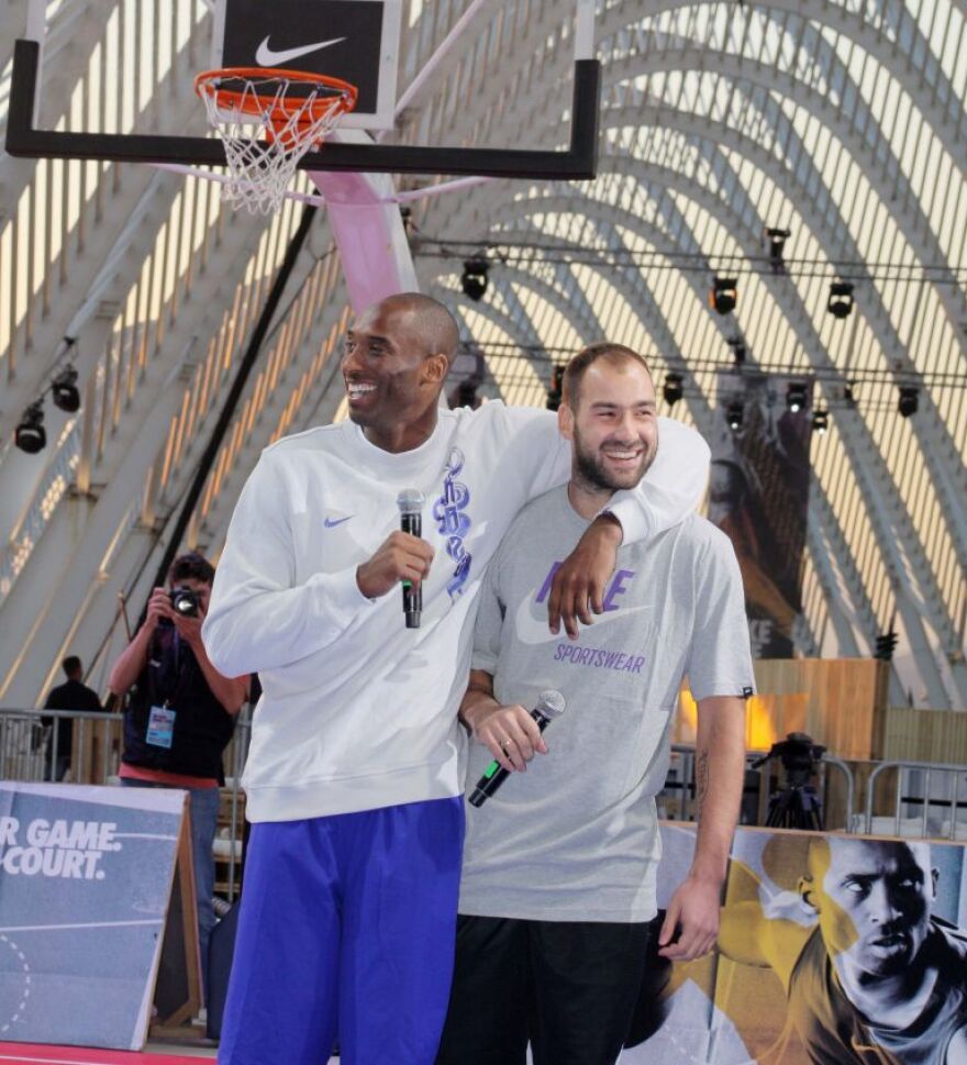 Κόμπι Μπράιαντ: Ιστορίες από την Αθήνα και την «κόντρα» με τον Αντετοκούνμπο