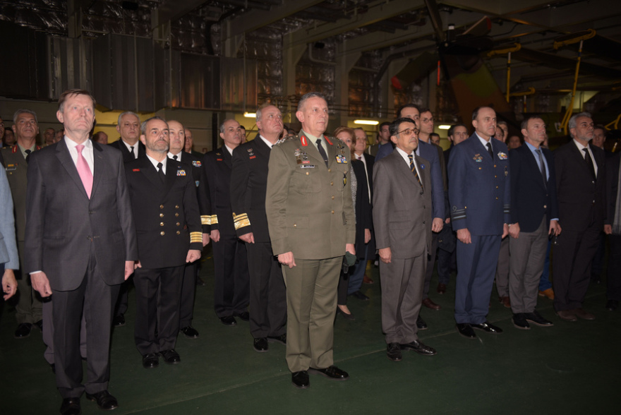 Μήνυμα Παναγιωτόπουλου από το γαλλικό ελικοπτεροφόρο «Dixmude»