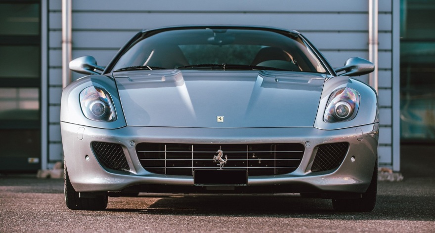 Γαλλία: Στο «σφυρί» Ferrari του Σουμάχερ και η χρυσή Rolls Royce της Ζα Ζα Γκαμπόρ