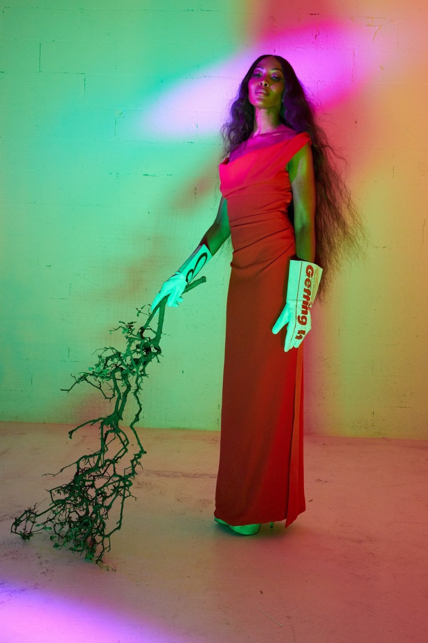 Ναόμι Κάμπελ: Η «μαύρη γαζέλα» της μόδας φωτογραφίζεται ολόγυμνη στα 49 της