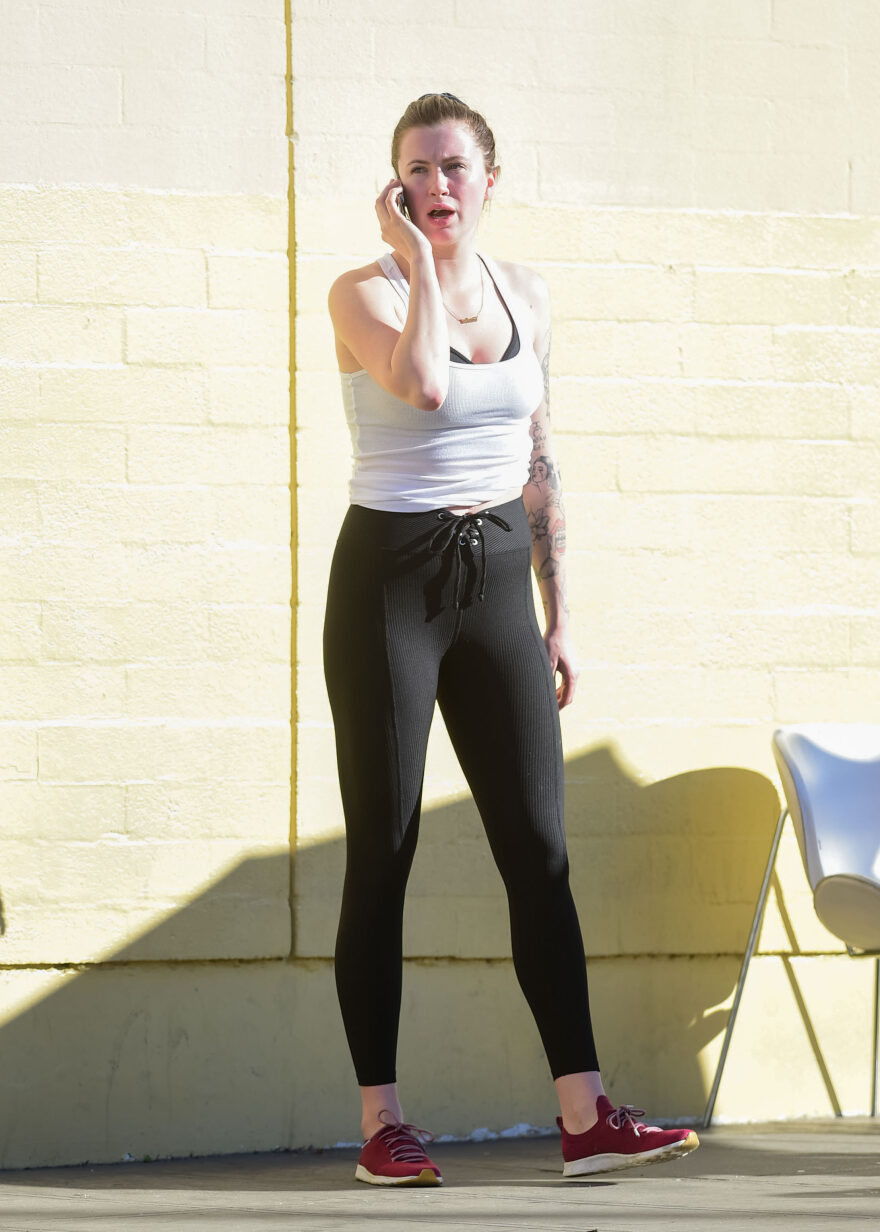 Άιρλαντ Μπάλντουιν: Η κόρη της Κιμ Μπάσιντζερ είναι σέξι ακόμη και με φόρμες