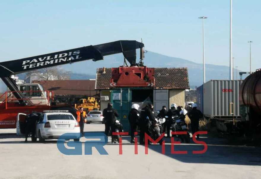 Θεσσαλονίκη: Εντοπίστηκαν 4 μετανάστες κλειδωμένοι μέσα σε κοντέινερ
