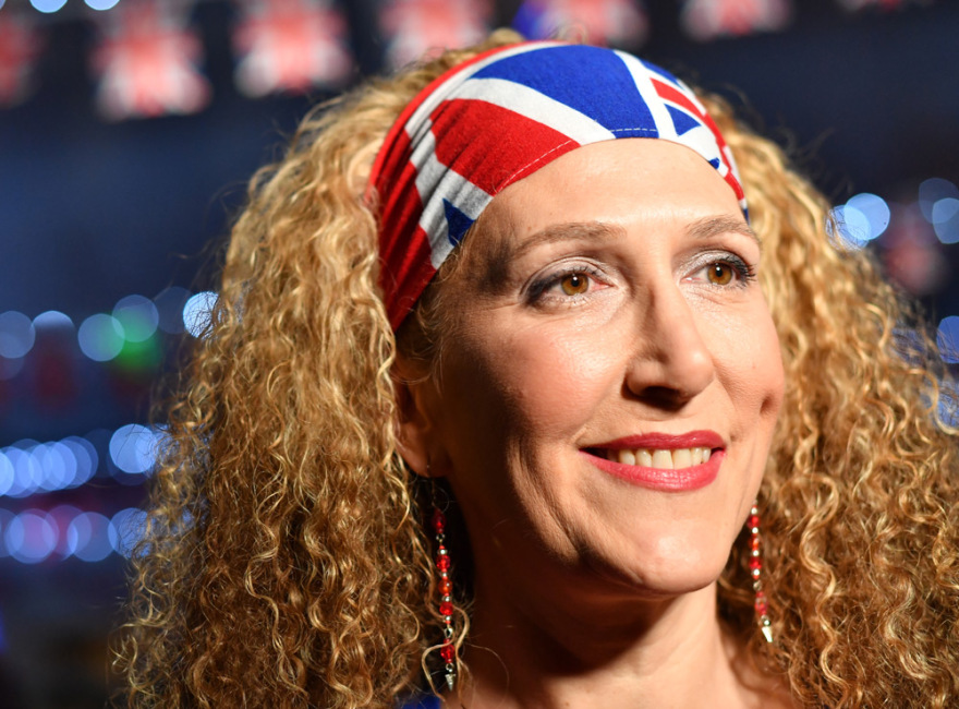 Brexit: «Πάρτι» στους δρόμους με μπύρες και συνθήματα - Γιορτάζουν την έξοδο οι Βρετανοί