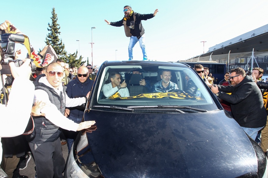 ΑΕΚ: «Πάτησε» Ελλάδα ο Σέρχιο Αραούχο - «Θερμή» υποδοχή στο αεροδρόμιο