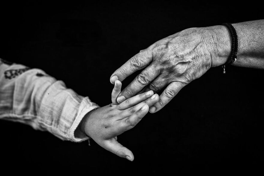 Νίκος Αλιάγας: Φωτογραφία της κόρης του με τη μητέρα του, πωλήθηκε για 10.000 ευρώ