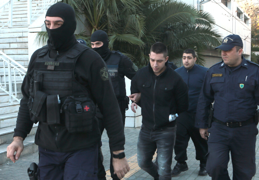 Περιγραφή-σοκ για τη δολοφονία Τοπαλούδη: «Ο ένας της κράταγε τα χέρια και ο άλλος την χτύπαγε με το σίδερο»