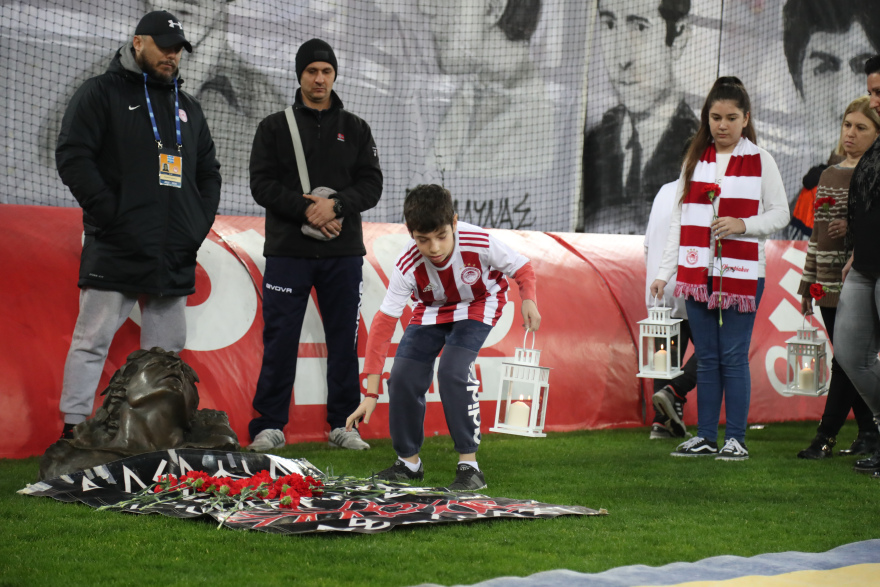 Ολυμπιακός - Ξάνθη: Τίμησαν τη μνήμη των θυμάτων της Θύρας 7