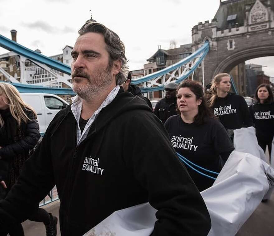 Ο Χοακίν Φίνιξ σε κινητοποιήσεις στο Λονδίνο: Γίνετε vegan