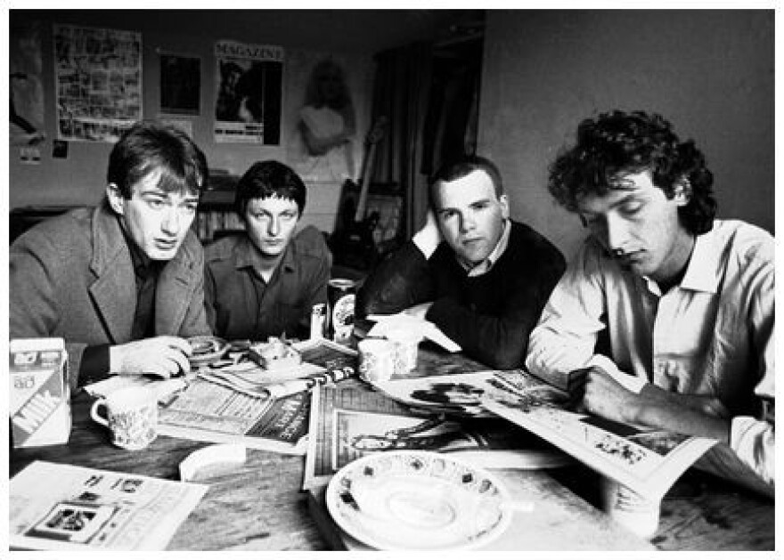 Άντι Γκιλ: Πέθανε ο μουσικός που επηρέασε τους Νιρβάνα και τους REM