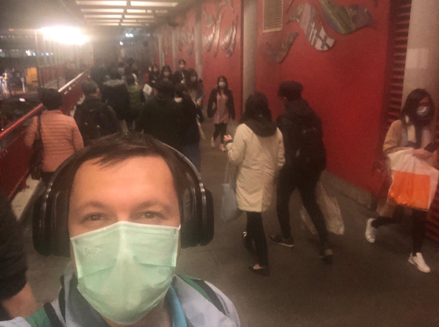 Έλληνας του Χονγκ Κονγκ περιγράφει στο protothema.gr: «Σκοτωνόμαστε για τις μάσκες»