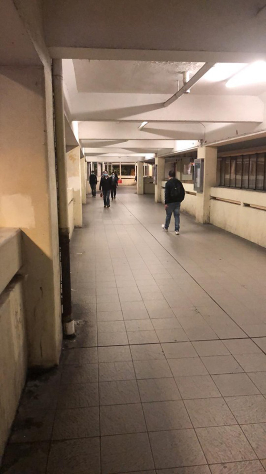 Έλληνας του Χονγκ Κονγκ περιγράφει στο protothema.gr: «Σκοτωνόμαστε για τις μάσκες»