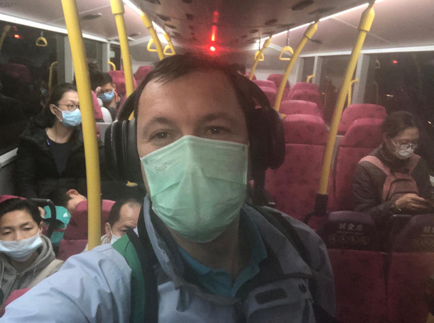 Έλληνας του Χονγκ Κονγκ περιγράφει στο protothema.gr: «Σκοτωνόμαστε για τις μάσκες»