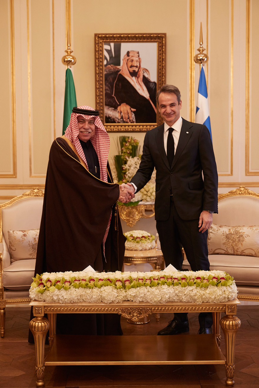 Στη Σαουδική Αραβία ο Μητσοτάκης: Δίνουμε Patriot, αναμένουμε «πετροδόλαρα»