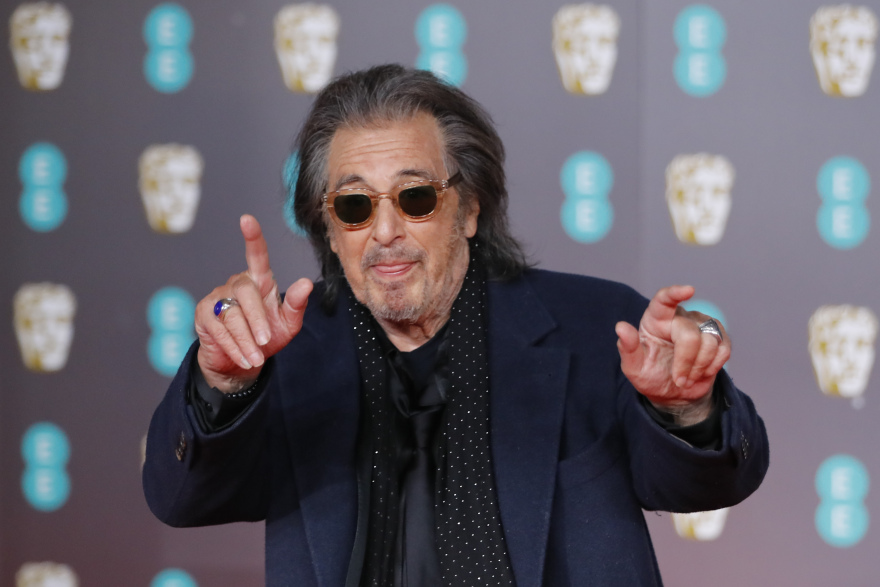 Bafta: Ο Αλ Πατσίνο «έφαγε τα μούτρα του» στο κόκκινο χαλί