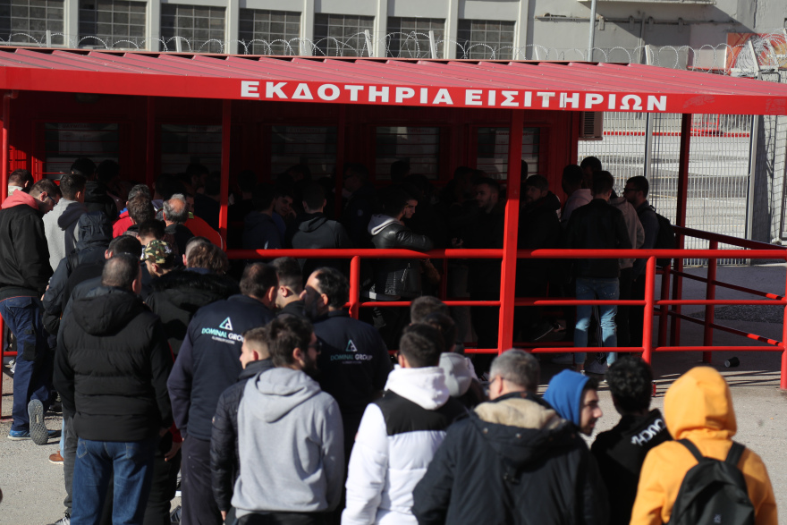 Ολυμπιακός-Άρσεναλ: Στην κυκλοφορία τα εισιτήρια - Ουρές στο  «Γ. Καραϊσκάκης» 