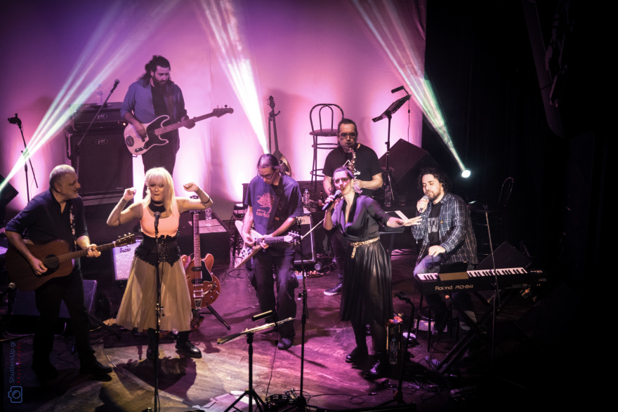 Ο Νίκος Πορτοκάλογλου παρουσιάζει την παράσταση Juke Box