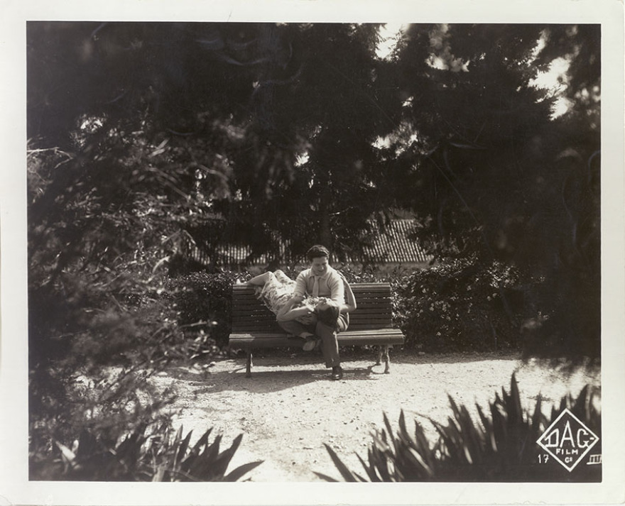 «Οι Απάχηδες των Αθηνών»: Tα θρυλικά αλάνια του '30 χρειάστηκαν 121.000 ευρώ για να «ζωντανέψουν» ξανά στη Λυρική Σκηνή