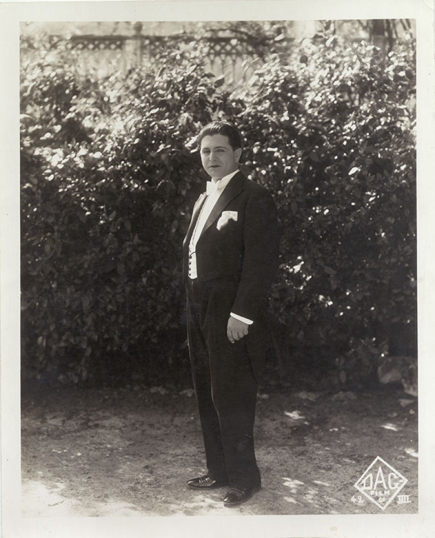 «Οι Απάχηδες των Αθηνών»: Tα θρυλικά αλάνια του '30 χρειάστηκαν 121.000 ευρώ για να «ζωντανέψουν» ξανά στη Λυρική Σκηνή