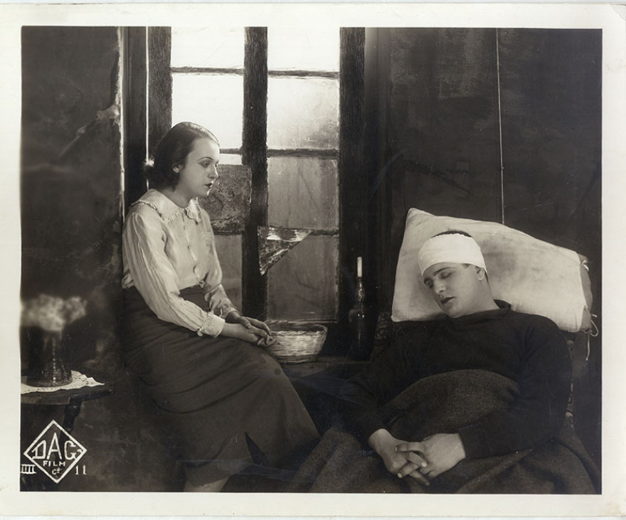 «Οι Απάχηδες των Αθηνών»: Tα θρυλικά αλάνια του '30 χρειάστηκαν 121.000 ευρώ για να «ζωντανέψουν» ξανά στη Λυρική Σκηνή