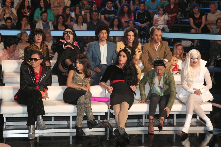 YFSF: Οι κυβερνήσεις (και όχι μόνο) πέφτουνε, μα η Μπεκατώρου μένει