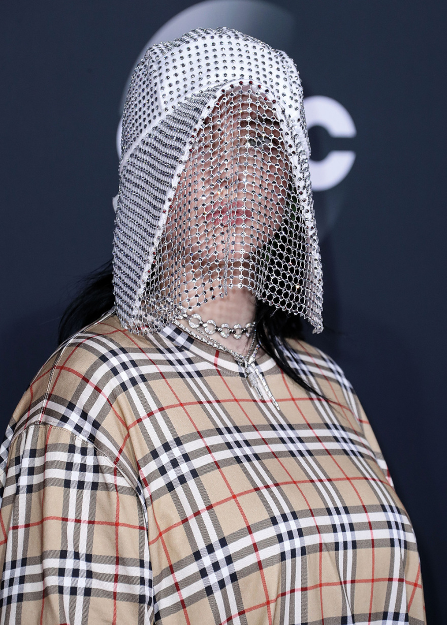 Όσα πρέπει να ξέρετε για το φαινόμενο Billie EΙlish