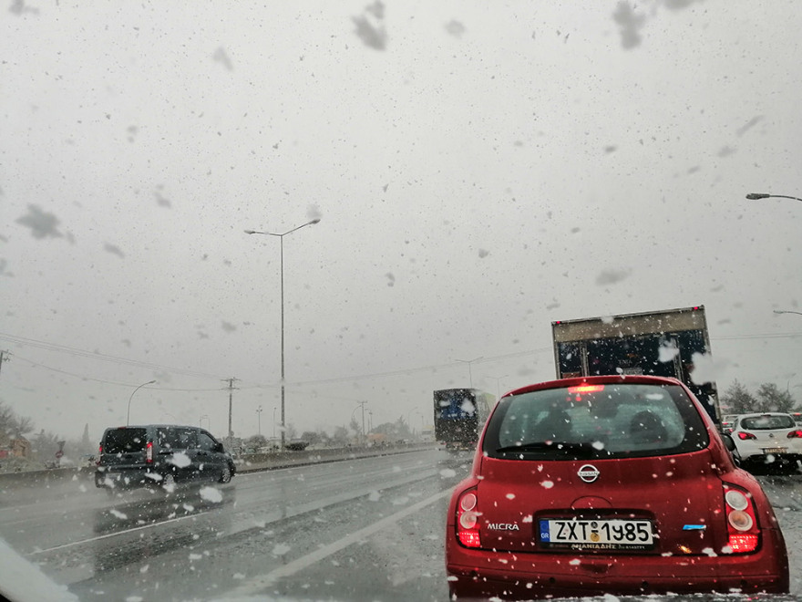 Καιρός: Κακοκαιρία «χτυπάει» την Αττική - Χιόνια σε Πάρνηθα, Πεντέλη και Άγιο Στέφανο 