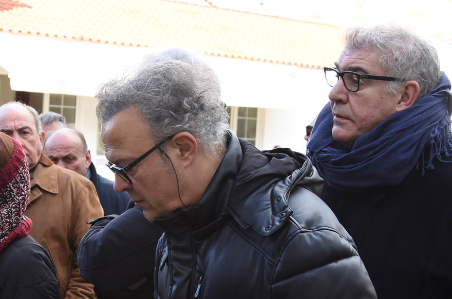 Δημήτρης Τσούτσης: Συγκινημένοι αποχαιρέτισαν συγγενείς και φίλοι τον «Νικηφόρο Κασιμάτη» 