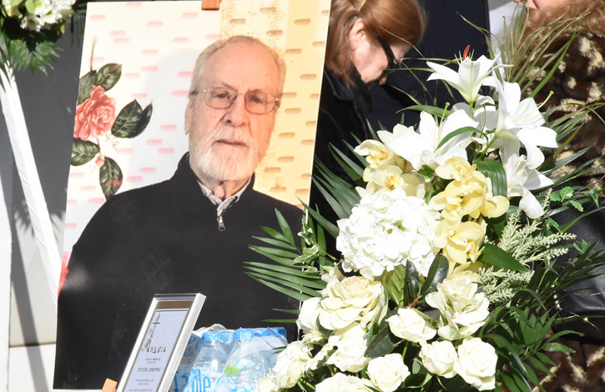 Δημήτρης Τσούτσης: Συγκινημένοι αποχαιρέτισαν συγγενείς και φίλοι τον «Νικηφόρο Κασιμάτη» 