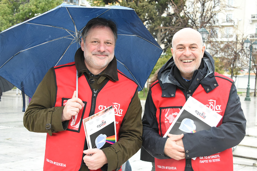 Πωλητής του περιοδικού «Σχεδία» έγινε ο διευθυντής των γραφείων του Ευρωκοινοβουλίου της ΕΕ
