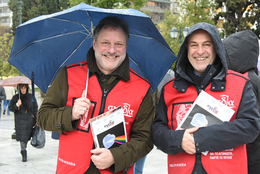 Πωλητής του περιοδικού «Σχεδία» έγινε ο διευθυντής των γραφείων του Ευρωκοινοβουλίου της ΕΕ