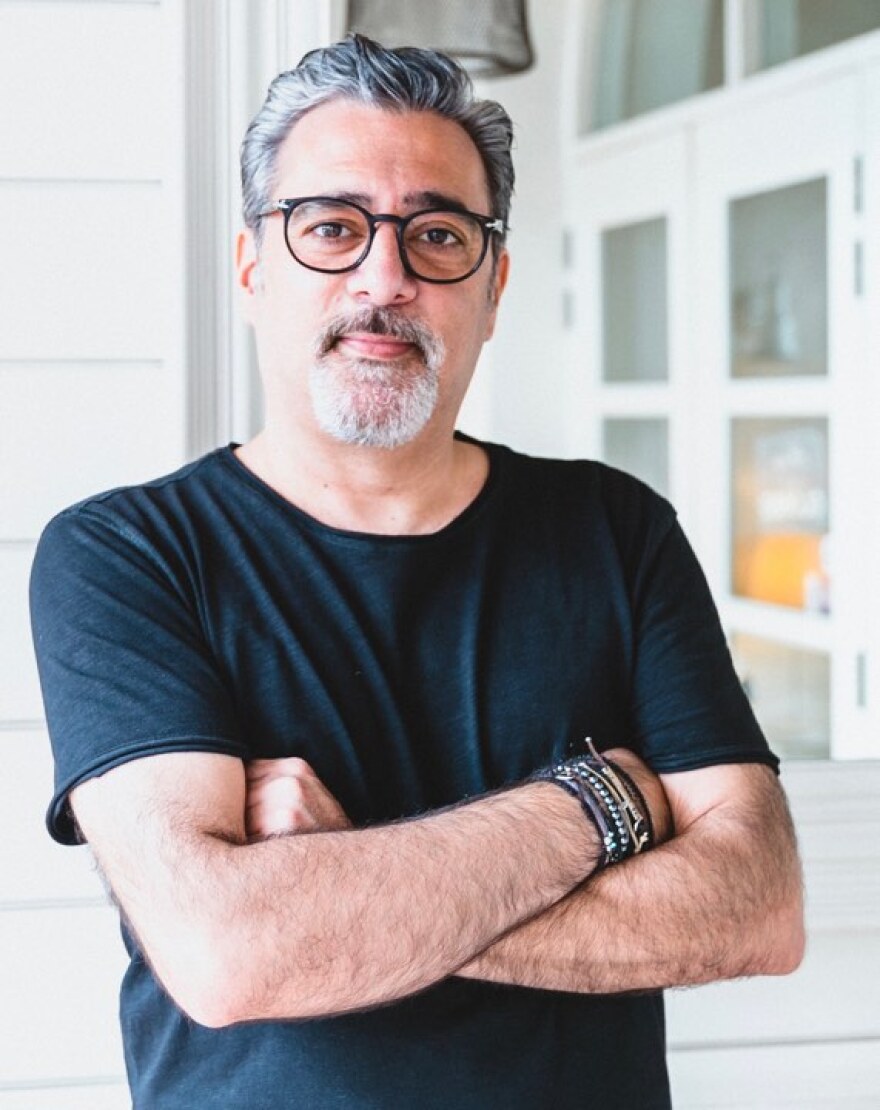 Κορωνοϊός: «Ο στρατός μας μοιράζει μάσκες» αποκαλύπτει Έλληνας στη Σιγκαπούρη – Δείτε βίντεο