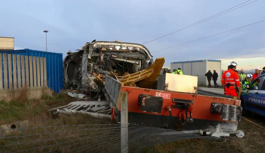 Εκτροχιασμός τρένου κοντά στο Μιλάνο: Τουλάχιστον δύο νεκροί και 27 τραυματίες